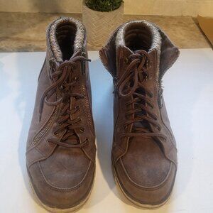 Cliffs by white mountain  Pre-owned size 8.5